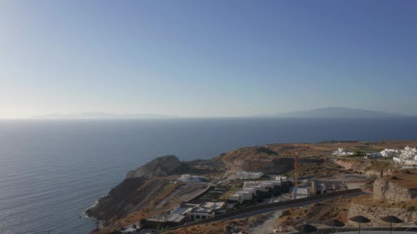 Aerial Backwards Reveal Drone Passes Very Close Windmills Oia Santorini — Stock Video