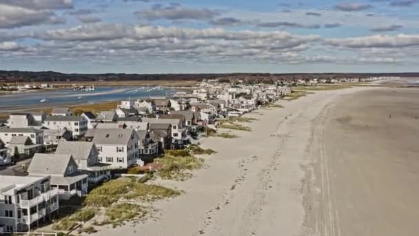 Wells Maine Aerial Drone Flying Small Town Oceanfront Residential Cottages — Vídeo de Stock