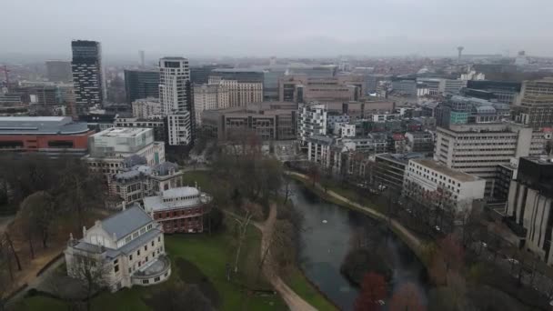 Vue Aérienne Bruxelles Survolant Des Bâtiments Modernes Panoramique Gauche — Video