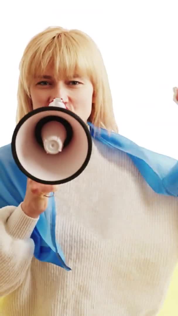 Angry Woman Protesting Megaphone Ukrainian Flag Slowmotion Vertical Clip — Vídeos de Stock