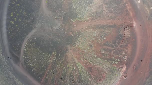 一架无人驾驶飞机飞越意大利Etna Volcano附近的Crateri Silvestri上空 — 图库视频影像