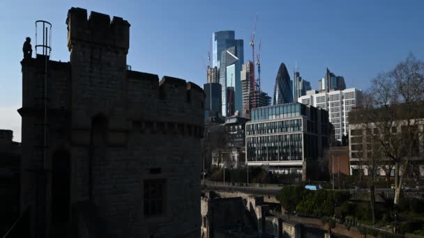 Θέα Προς Την Πόλη Του Λονδίνου Από Εσωτερικό Του Πύργου — Αρχείο Βίντεο