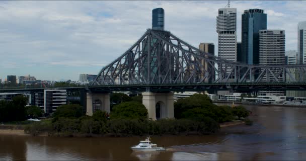 One Few Boats Allowed Travel Very Brown Brisbane River Floods — Video