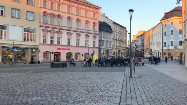 Ucrânia Guerra Rússia Comboio Militar Apoio Marcha Para Evacuação — Vídeo de Stock