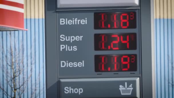 Üzemanyagárak Kijelzése Benzinkutaknál Folyamatosan Növekszik Gázár Válság Benzin Dízel — Stock videók