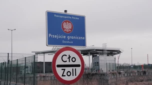 Uprchlíci Ukrajiny Informační Tabule Polsko Ukrajinský Hraniční Přechod Dorohusku 2022 — Stock video