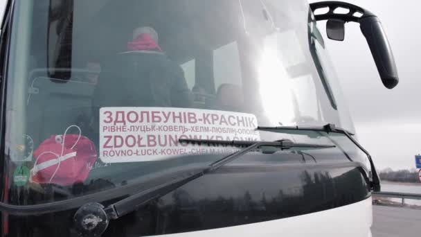 Refugees Ukraine Ukrainian Bus Going Poland Polish Ukrainian Border Crossing — Stock Video