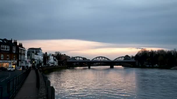 Vista Nocturna Del Barnes Bridge Londres Reino Unido — Vídeo de stock