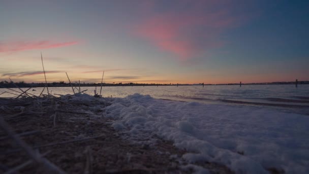 Bolhas Brancas Costa Lagoa Rosa Durante Pôr Sol Torrevieja Província — Vídeo de Stock