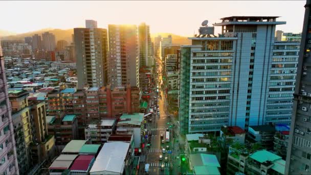 Aerial Flight Skyscraper Apartments Traffic Road Taipei City Sunset — Stockvideo