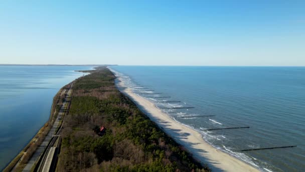 Foresta Lussureggiante Paesaggio Tranquillo Spiaggia Kuznica Polonia Tiro Aereo — Video Stock