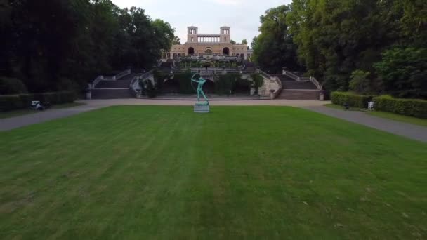 Smooth Aerial Drone Flight Fly Backwards Drone Shot Jogging People — Vídeo de Stock