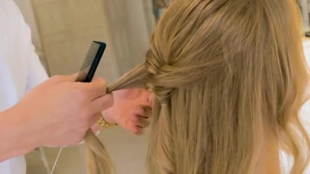 Preparación Del Cabello Boda Una Novia Impresionante Día Boda — Vídeos de Stock