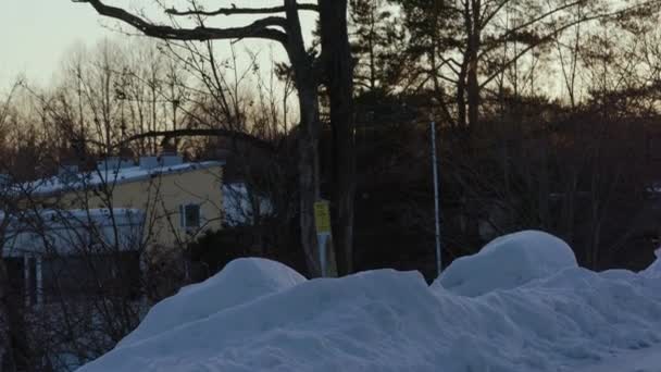 Handheld Tilt Snowy Road House Trees Sky Dusk — Video