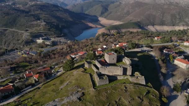 Aerial Orbiting Lindoso Castle Surrounding Landscape Ponta Barca Portuguese District — Vídeos de Stock