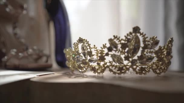 Tiara Display Bride Women Wedding Accessory Jewels Closeup — ストック動画