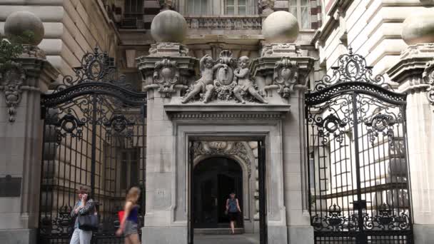 Close Beaux Art Building Entrance New York City — Video Stock