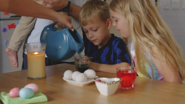 Slow Motion Shot Blonde Boy Girl Colouring Easter Eggs — Vídeo de stock