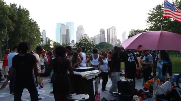 Local Crowd Dancing Evening Central Park New York City — Stock Video