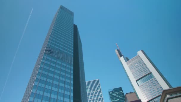 Skyscrapers Frankfurt Main Financial District Commerzbank Skyscraper Plane Sunny Day — Stock video