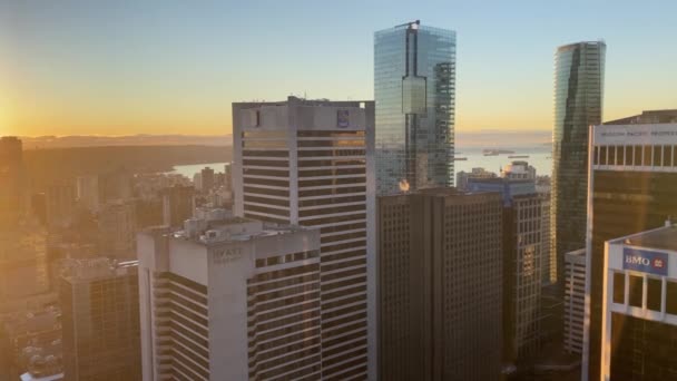 カナダ バンクーバーのダウンタウンにある高層ガラスの建物の風景 — ストック動画