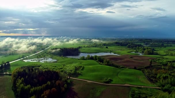 Aereo Drone Colpo Del Bellissimo Paesaggio Rurale Con Piccoli Laghi — Video Stock