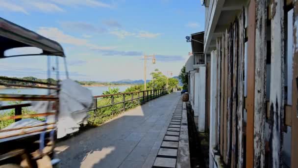 Time Lapse People Also Bikes Motorcycles Walking Street Chiang Khan — Vídeo de stock