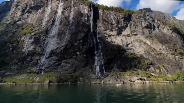 Towering Rock Walls Geiranger Fjord Seven Sisters Waterfall Norway — Video Stock