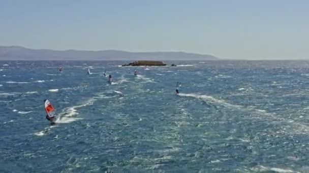 Chrisi Akti Paros Greece Aerial 영화적 수준의 여름에 Prasonisi 배경으로 — 비디오