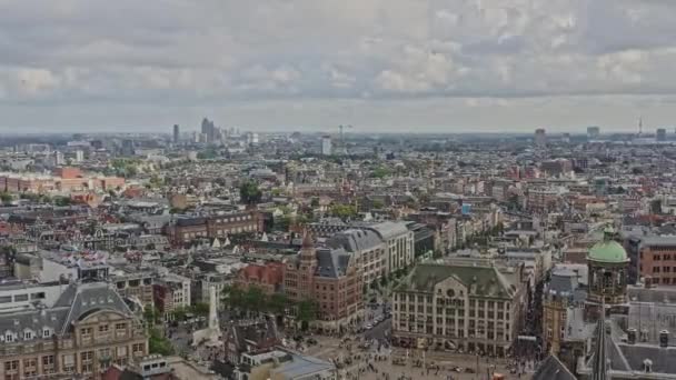 Amsterdam Netherlands Aerial Reverse Flying Away Popular Cultural Landmark Dam — Stockvideo