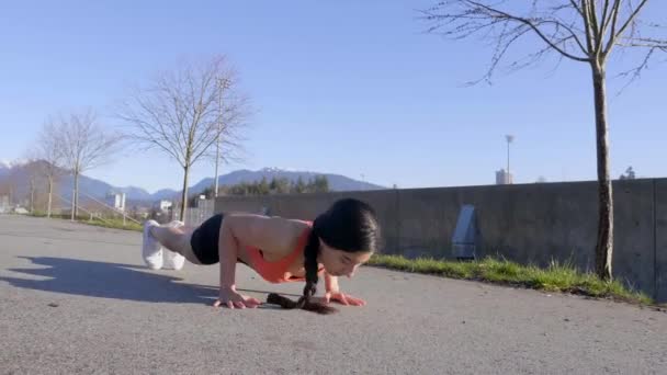 Young Woman Doing Pushups Pavement Handheld Circle Pan Left — Video Stock