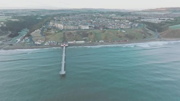 Deniz Kenarında Saltburn Kışın Erken Saatlerinde Mart 2022 Hava Drone — Stok video