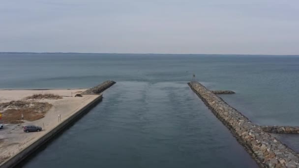 Une Vue Aérienne Sur Canal Shinnecock Dans Les Baies Hampton — Video