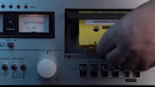 Audio Cassette Tape Met Madonna Demo Liedjes Uit Jaren Tachtig — Stockvideo