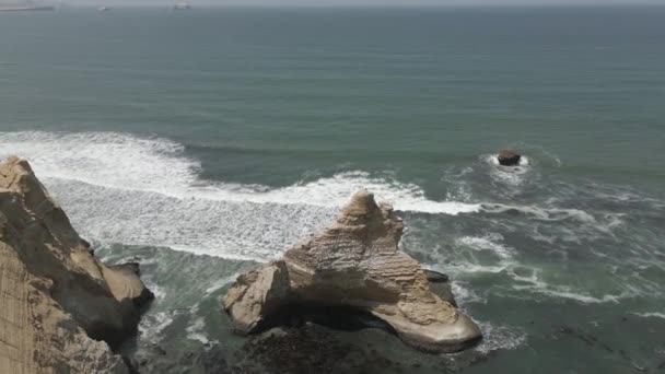 Peruvian Eroded Sea Stack Called Catedral Cathedral Pacific — Stock Video