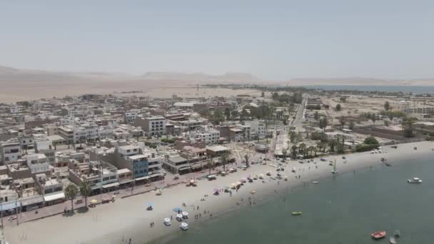 Flyover Small Coastal Desert Town Paracas Peru Mid Coast — ストック動画