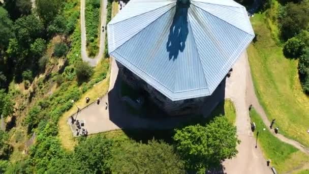 Människor Utanför Skansen Kronan Historiska Landmärke Och Plats Hillside Göteborg — Stockvideo