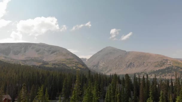 Vol Aérien Dessus Des Maisons Montagne Vers Hoosier Pass Colorado — Video