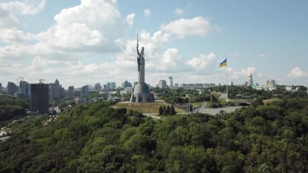 Ukrayna Nın Anavatan Anıtı Nın Hava Aracı Görüntüsü Bulutlu Bir — Stok video