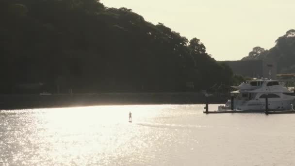 Paddleboarder Hastily Paddling Font Luxury Yacht His Morning Exercise Routine — стоковое видео