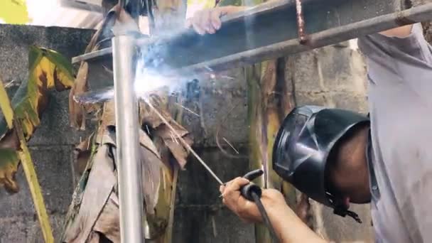 Professional Welder Employing Industrial Welding Machine Put Together Two Pieces — Stockvideo