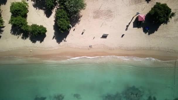 Drone Shot Crystal Clear Water Beach Zoom — Video Stock