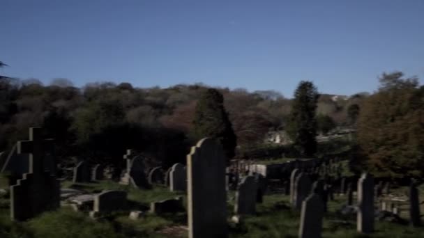 Friedhofsschwenk Auf Dem Ford Park Friedhof Plymouth — Stockvideo