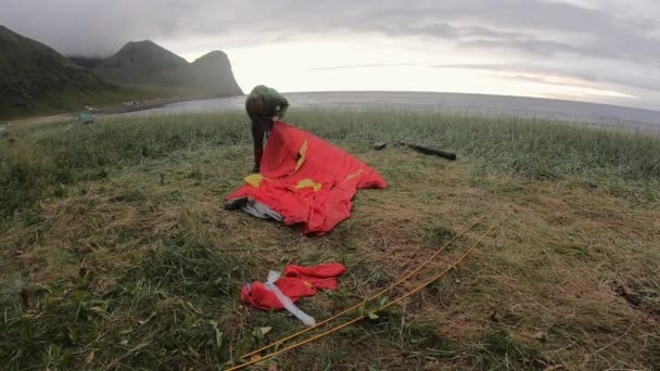 Traveler Sets Expedition Tent Lofoten Unstad Timelapse — Stok video