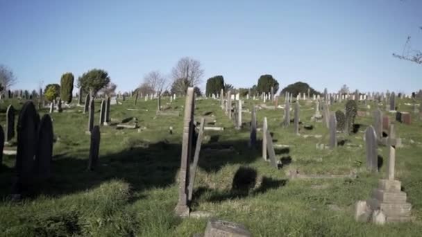 Ford Park Cemetery Panning Shot Graves Plymouth — стоковое видео