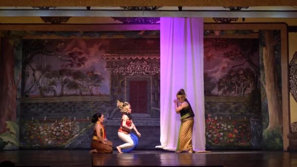 演员们在Sriwedari大楼的舞台上表演 表演中代表了印度尼西亚的Sint Solo女神 静态观点 — 图库视频影像