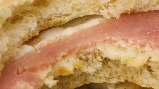 Macro Shot Restes Sandwich Déchets Alimentaires Tournant Sur Fond Surface — Video