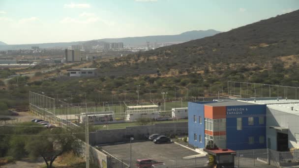 Time Lapse Growing City Mxico Quertaro Football Field Blue Building — Vídeos de Stock