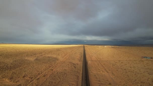 Aérien Prairies Dans Nord Arizona Avec Une Longue Route Vers — Video