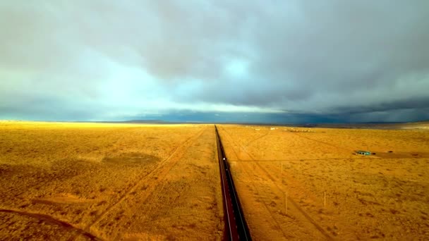 Dlouhá Dálnice Přes Travnaté Pláně Severně Phoenixu Arizona Aerial — Stock video